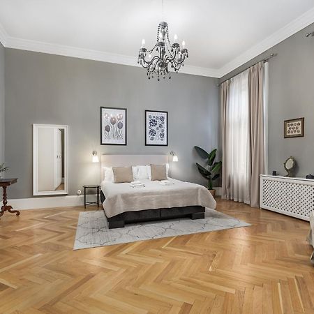 Spacious Victorian Residence By Grand Boulevard Budapest Bagian luar foto