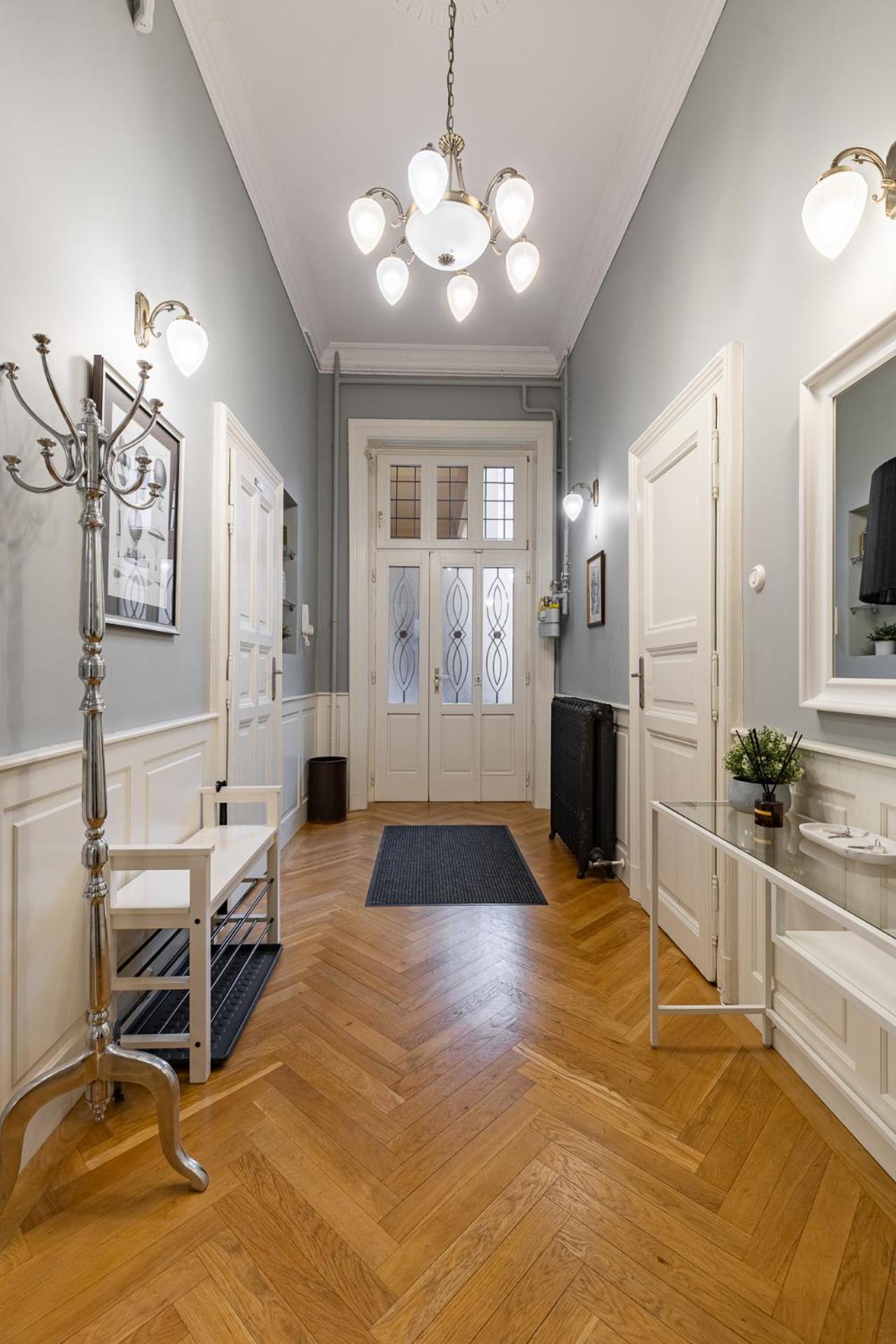 Spacious Victorian Residence By Grand Boulevard Budapest Bagian luar foto