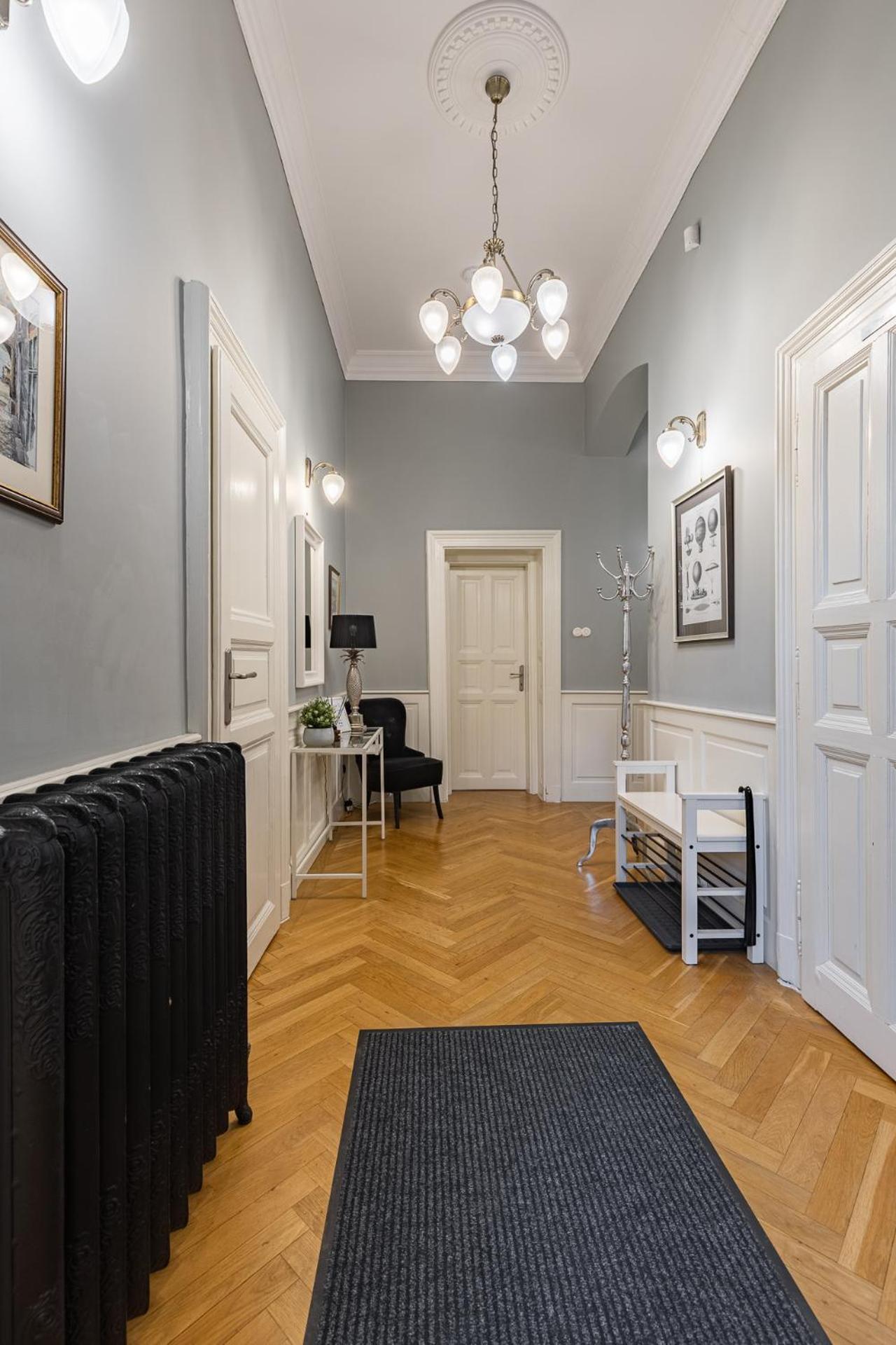 Spacious Victorian Residence By Grand Boulevard Budapest Bagian luar foto